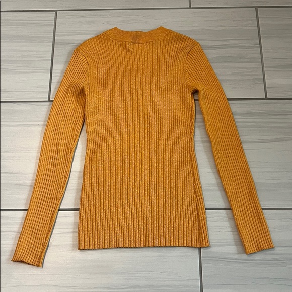 Questions Orange Ribbed Lace-Up Sweater with Front Cutout - Size S - Picture 4 of 9